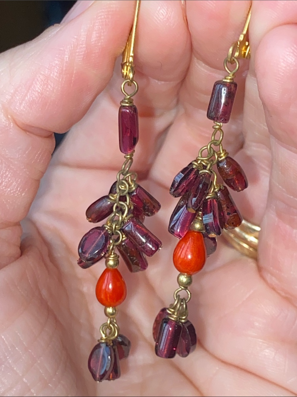 Handmade garnet and coral dangle earrings - Picture 2 of 3